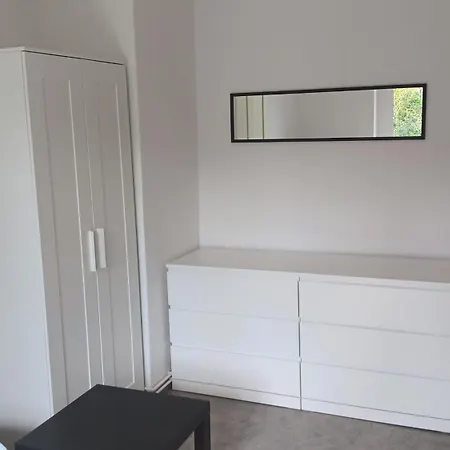 Apartamento Crew Quartier Serviced 3 Zimmern Mit Küche, Bad, Waschmaschine, Tv, Wifi Merseburgo