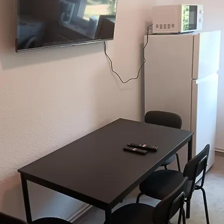 Crew Quartier Serviced 3 Zimmern Mit Küche, Bad, Waschmaschine, Tv, Wifi Apartamento Merseburgo