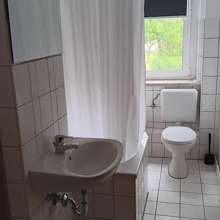 Crew Quartier Serviced 3 Zimmern Mit Küche, Bad, Waschmaschine, Tv, Wifi