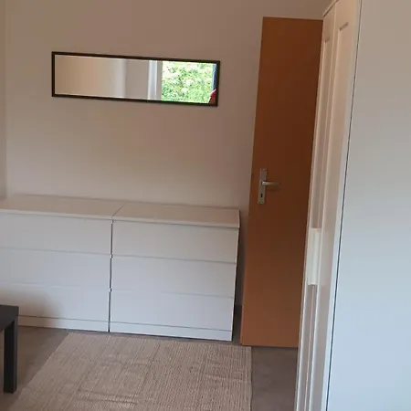 Crew Quartier Serviced 3 Schlafzimmer Mit Kueche, Bad In Leuna Appartement *