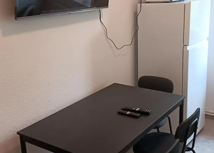 Crew Quartier Serviced 3 Zimmern Mit Küche, Bad, Waschmaschine, Tv, Wifi Apartamento Merseburgo