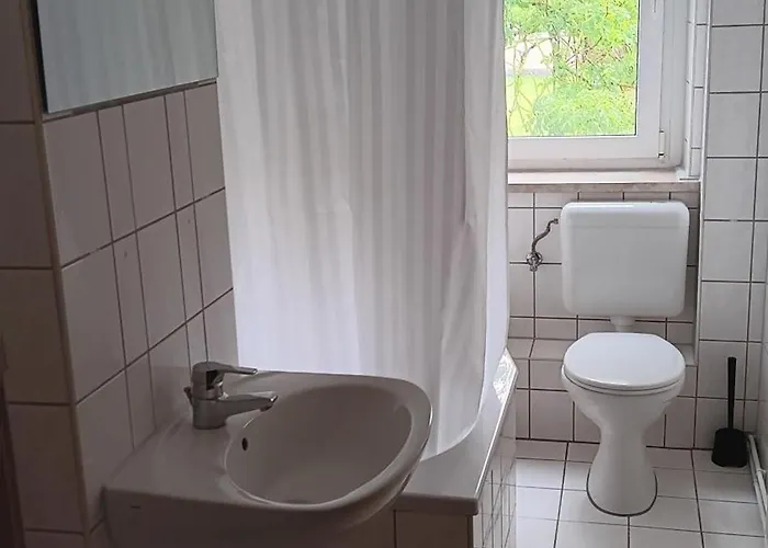 Crew Quartier Serviced 3 Zimmern Mit Küche, Bad, Waschmaschine, Tv, Wifi